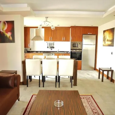 Xperia Park With Large Balcony And Seaview & Free Airport Shuttle Service אלאניה
